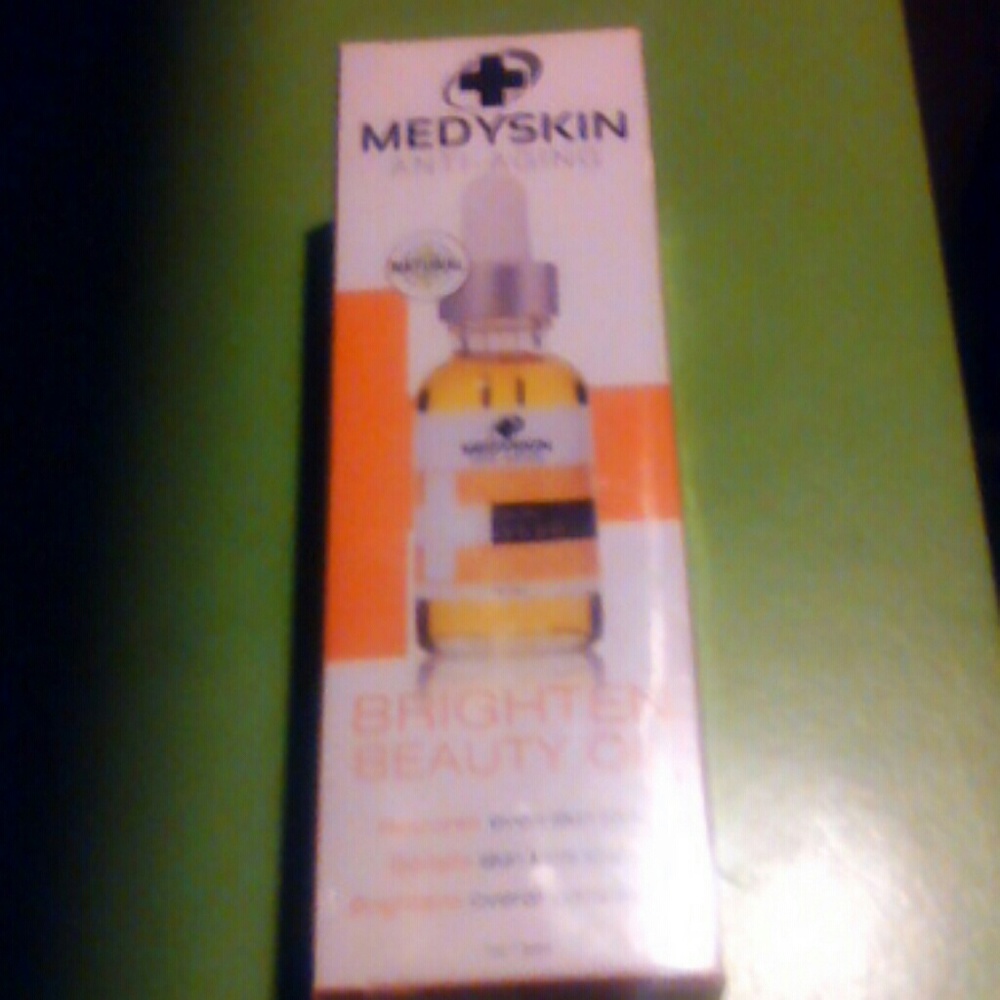 Medyskin  anti — aging brighten beauty oil